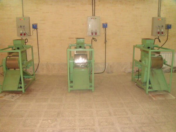 جداکننده مغناطیسی خشک درام آزمایشگاهی 2000 گوس با درام 300×300 و فیدر ویبره