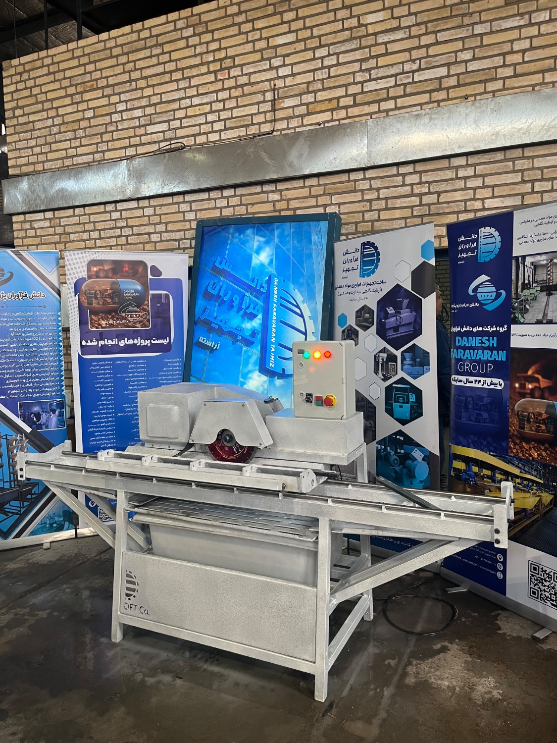 core cutter new2025 3 دستگاه برش مغزه حفاری دانش فراوران با طراحی جدید با توجه به بازخورد 20 ساله این دستگاه در معادن مختلف طراحی مجدد و با توجه به نیاز اپراتور کارگاه های برش مغزه حفاری طراحی شده است.